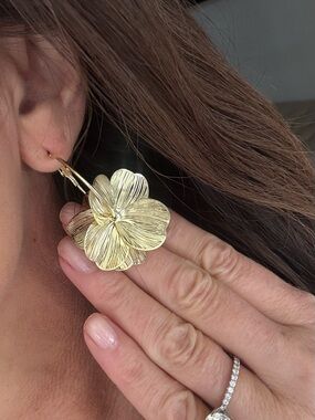 Super cute lightweight Gold Floral Hoop Earrings - Women Accessories